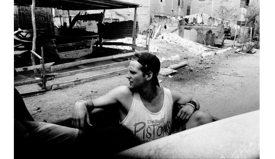 Hitchhiking in Engabao, Ecuador. Photo:  <a href=\"https://www.alexguiryphoto.com/\" target=_blank>Alex Guiry</a>